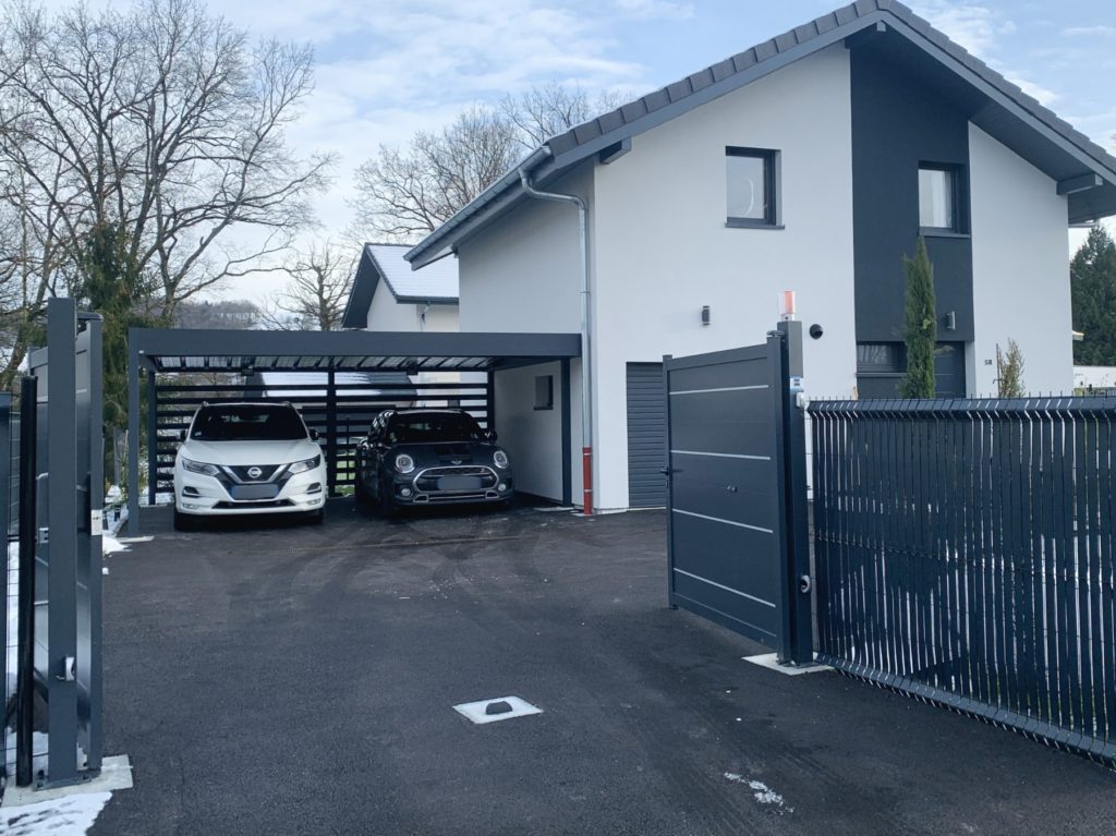 Carport double adossé à Aix-les-Bains, abri voiture en aluminium et sur-mesure carport aluminium double sur mesure à aix-les-bains.