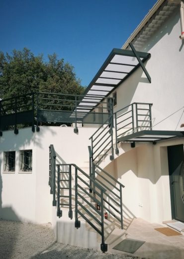 marquises et garde corps des structures exterieures haut de gamme a bormes les mimosas 1