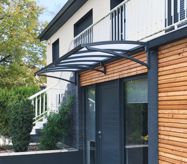 un abri d entree design et elegant sur mesure a saint bernard