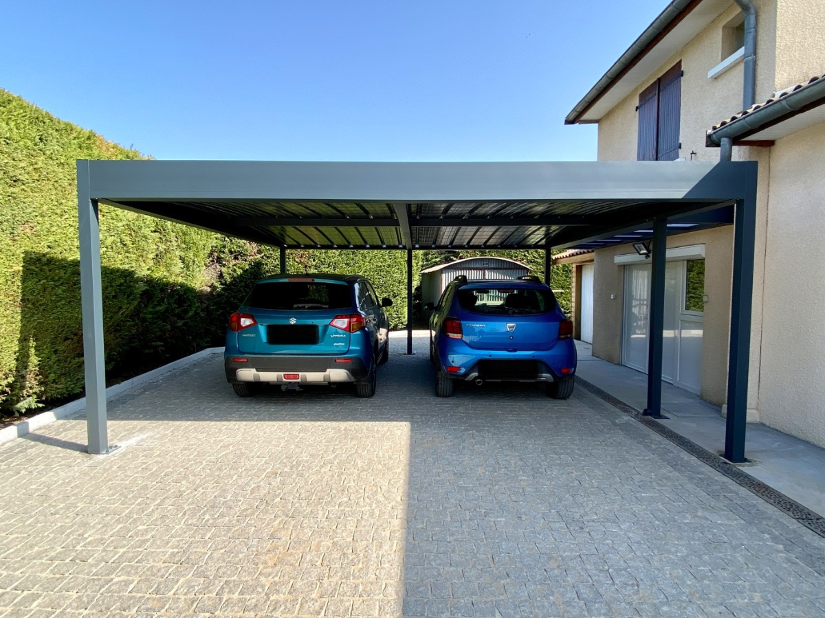 Carport double adossé à Frontenas, avec liaison auvent à bandeau plat abri voiture aluminium sur mesure a frontenas
