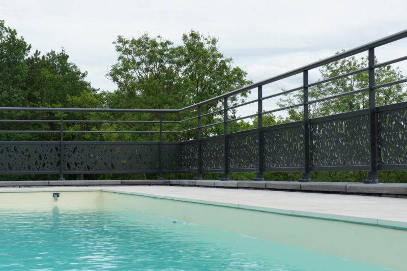 garde-corps-alu-pour-piscine