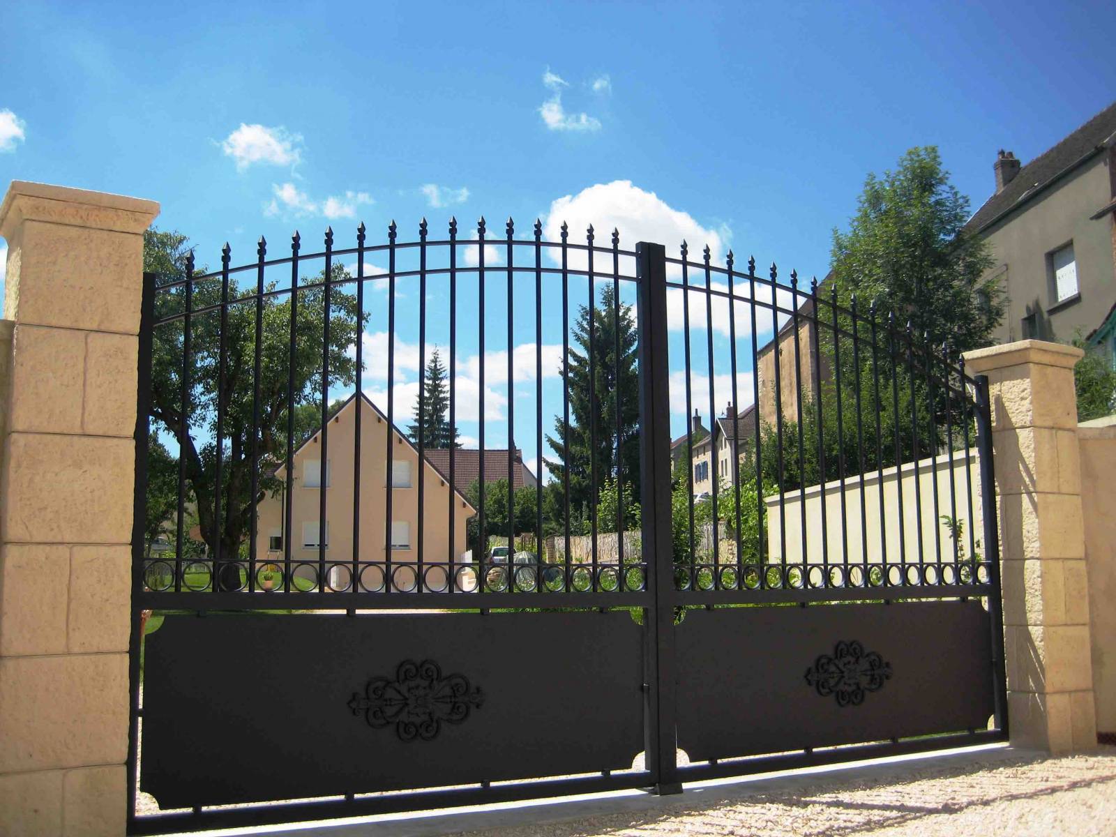 portail-2-battant-aluminium-haut-de-gamme
