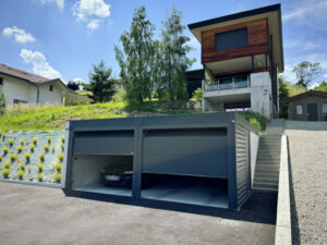 1. porte de garage sectionnelle motorisee eteaux