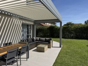 pergola bioclimatique a prevessin moens vue de profil 1
