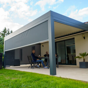 Pergola alu bioclimatique - adossée - Saint-Georges-de-Baroille (42) pergola alu bioclimatique - adossée - saint-georges-de-baroille (42) – image 3