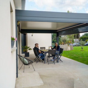 Pergola alu bioclimatique - adossée - Saint-Georges-de-Baroille (42) pergola alu bioclimatique - adossée - saint-georges-de-baroille (42) – image 4