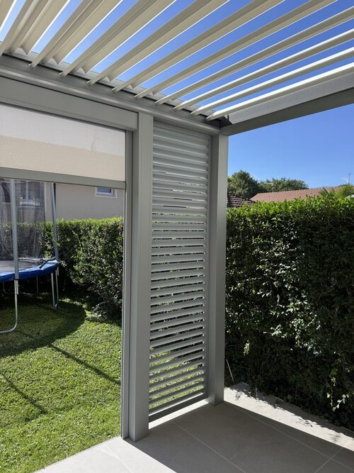 Pergola alu bioclimatique - adossée - Prévessin-Moëns (01) pergola alu bioclimatique - adossée - prévessin-moëns (01) – image 3