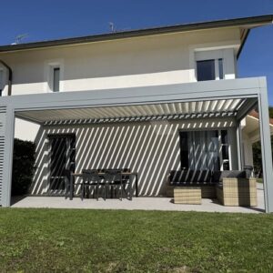 Pergola alu bioclimatique - adossée - Prévessin-Moëns (01) pergola bioclimatique a prevessin moens face ouvert