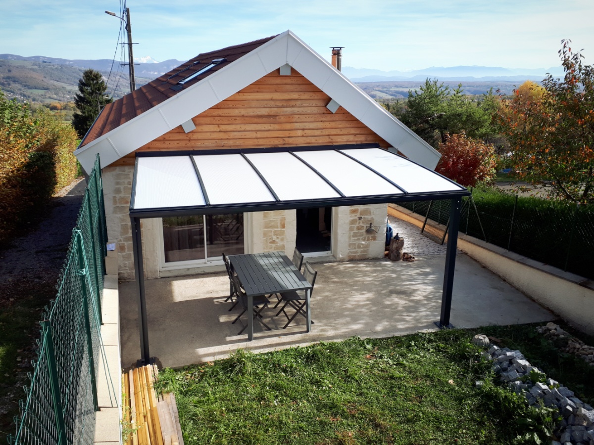 Pergola alu et polycarbonate - adossée - Gex (01) pergola alu et polycarbonate - adossée - gex (01)