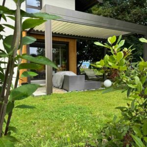 Pergola alu bioclimatique - adossée - Yvoire (74) pergola alu bioclimatique - adossée - yvoire (74) – image 3