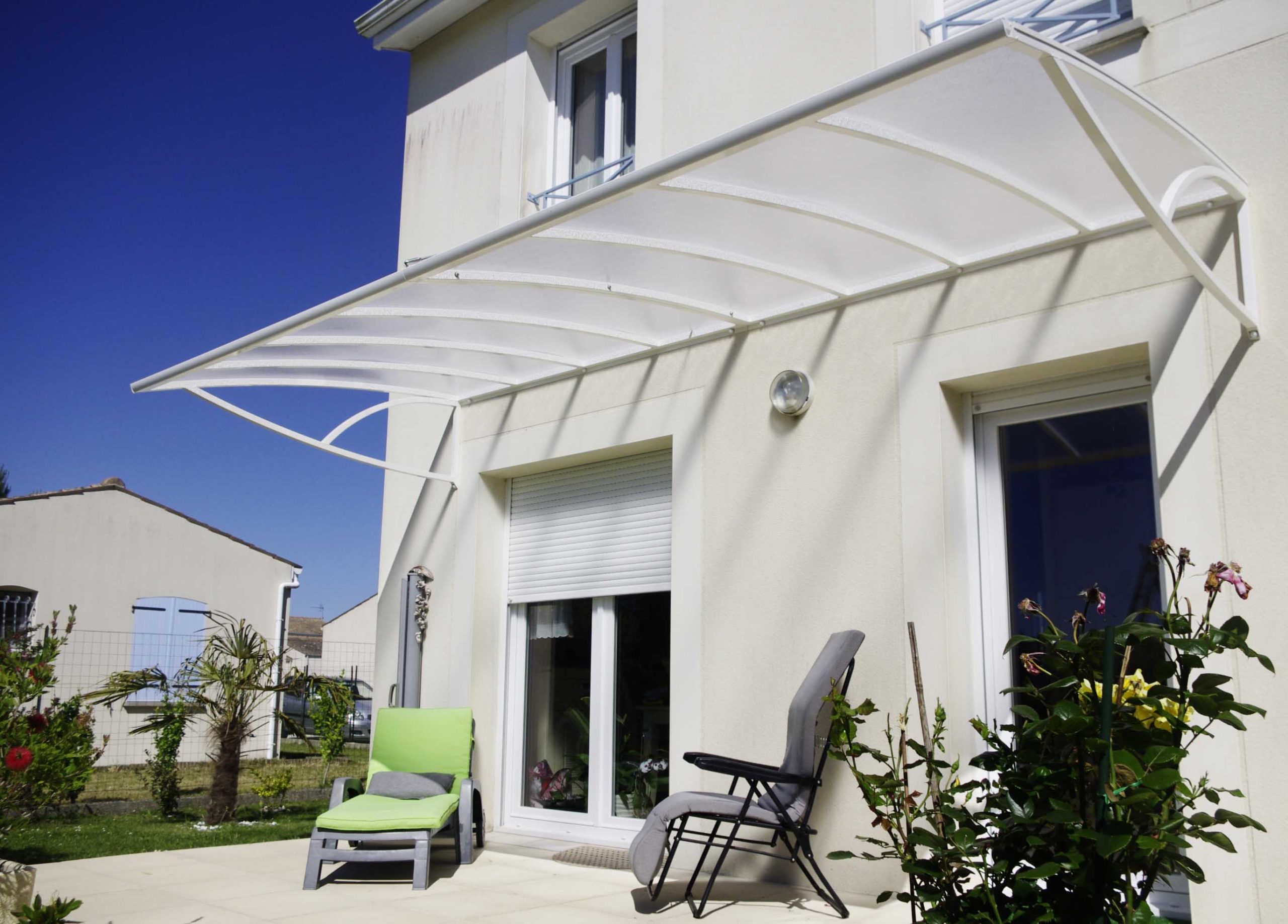 Marquise cintrée alu et polycarbonate - Arbois (39) marquise cintrée alu et polycarbonate - arbois (39)