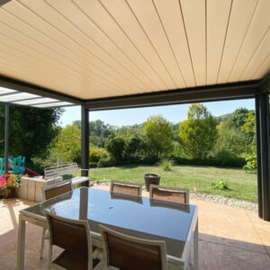Pergola alu bioclimatique - adossée - Montbrison (42) pergola alu bioclimatique - adossée - montbrison (42) – image 2