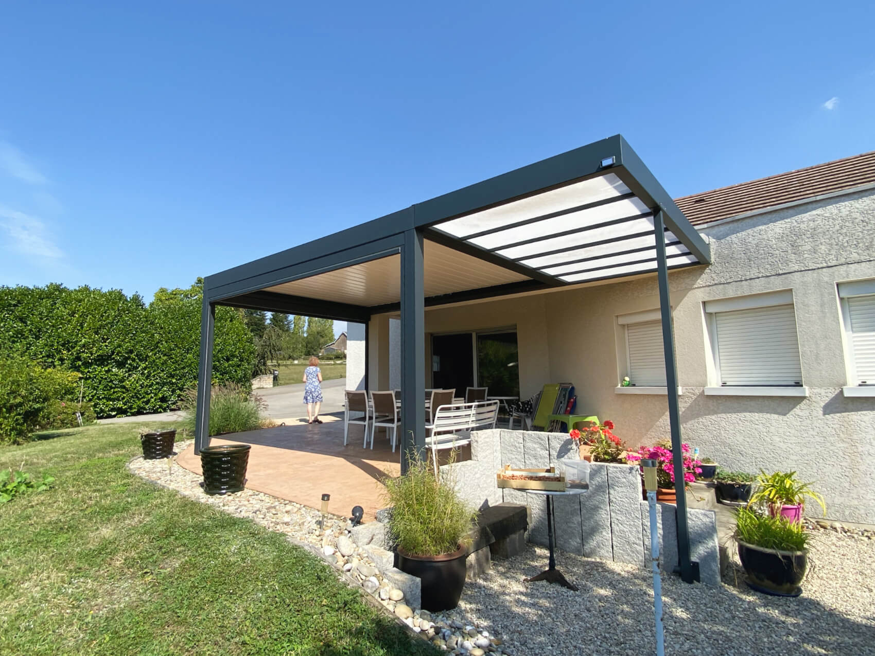 Pergola alu bioclimatique - adossée - Montbrison (42) pergola alu bioclimatique - adossée - montbrison (42)