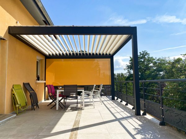 Pergola bioclimatique balcon - indépendante - Lozanne (69) pergola bioclimatique balcon - indépendante - lozanne (69) – image 2