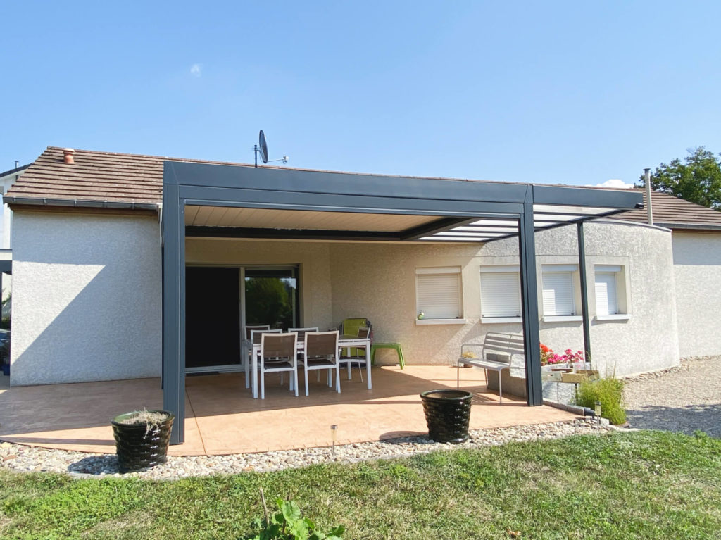 Pergola alu bioclimatique - adossée - Montbrison (42) pergola alu bioclimatique - adossée - montbrison (42) – image 3