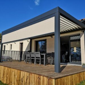 Pergola alu bioclimatique - adossée - Bois d’Oingt (69) pergola alu bioclimatique - adossée - bois d’oingt (69) – image 3
