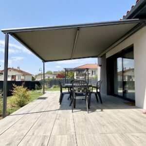 Pergostore rétractable - adossé - Villefranche-sur-Saône (69)