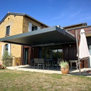Pergola alu bioclimatique - suspendue - Theizé (69)