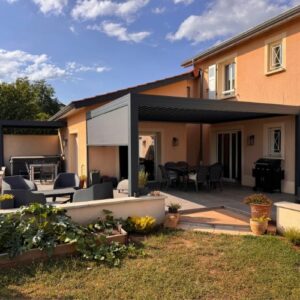 Pergola pour piscine et spa pergola bioclimatique adossée - marcy-sur-anse (69280)